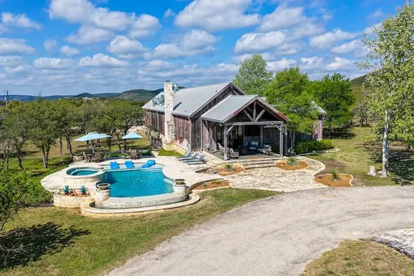 222 El Parisio, Bandera, TX 78003-6082