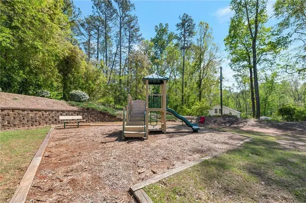310 Oak Leaf PL, Acworth, GA 30102