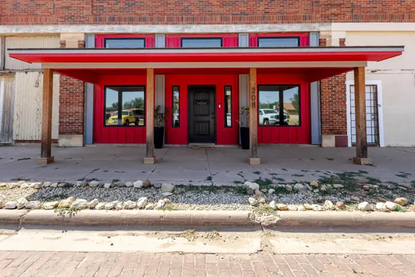208 Texas Avenue, Slaton, TX 79364