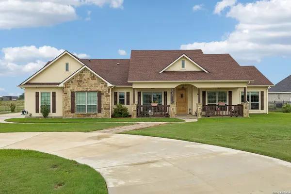 9691 Crow Ln, Adkins, TX 78101-2584