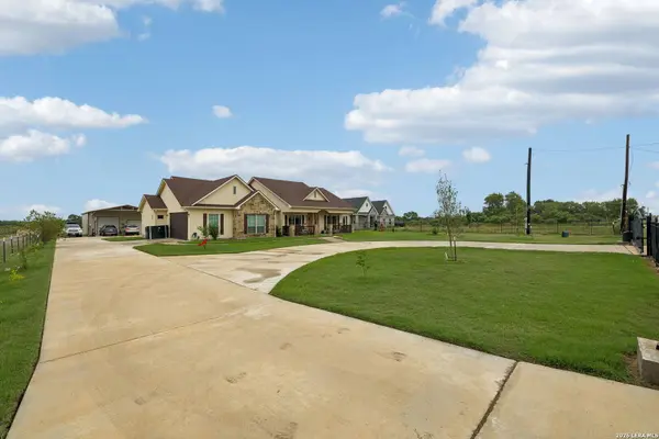 9691 Crow Ln, Adkins, TX 78101-2584
