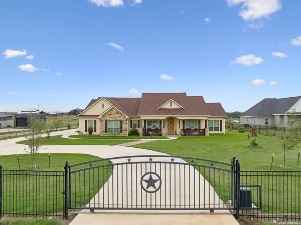 9691 Crow Ln, Adkins, TX 78101-2584