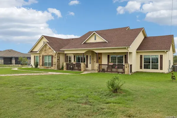 9691 Crow Ln, Adkins, TX 78101-2584
