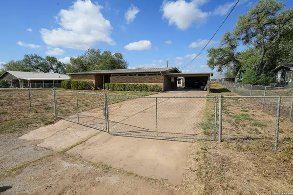 664 S Edwards Ave, Charlotte, TX 78011