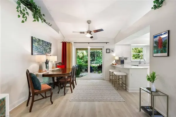 6037 Westport LN, Naples, FL 34116
