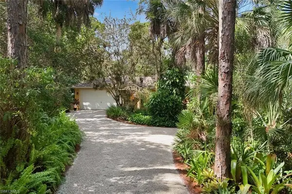 6037 Westport LN, Naples, FL 34116