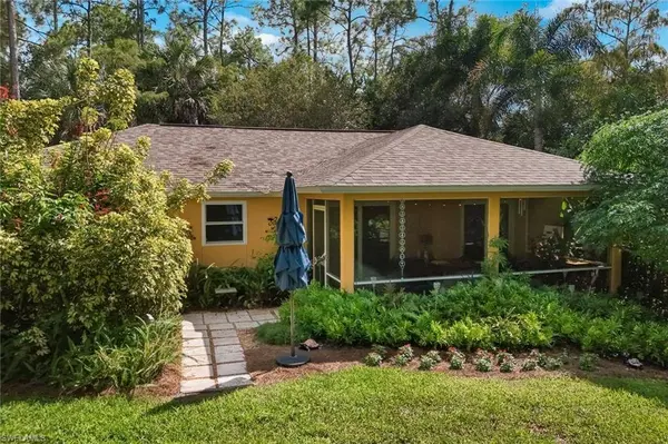 6037 Westport LN, Naples, FL 34116
