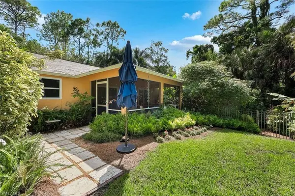 6037 Westport LN, Naples, FL 34116