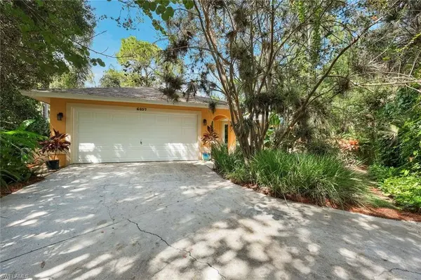 6037 Westport LN, Naples, FL 34116