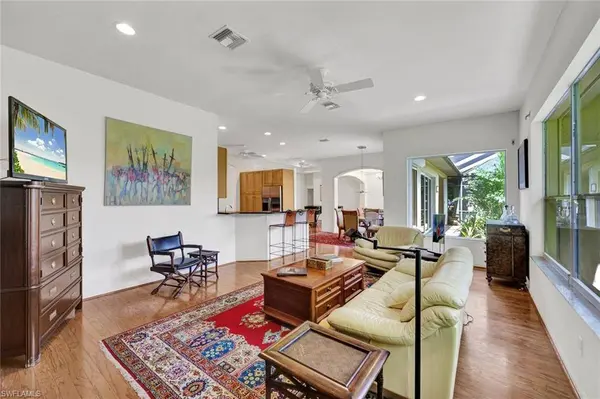 8840 Mariposa CT, Naples, FL 34113