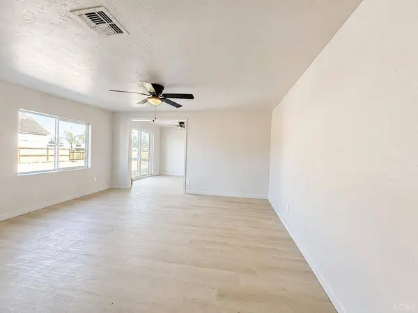 13857 6th ST, Armona, CA 93212