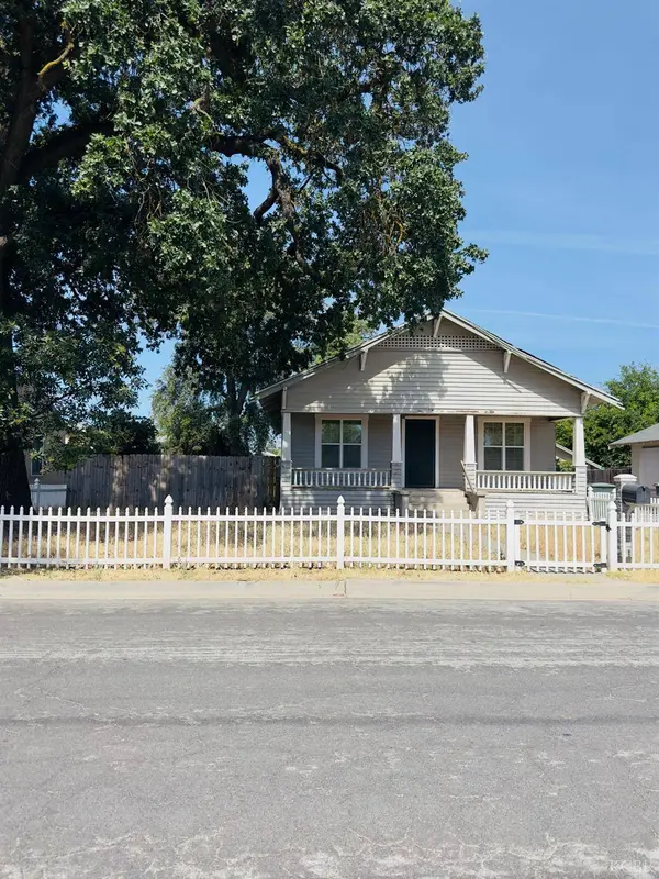 1220 Kaweah ST