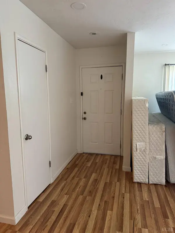 272 E D ST, Lemoore, CA 93245