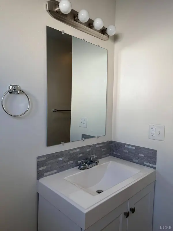 272 E D ST, Lemoore, CA 93245