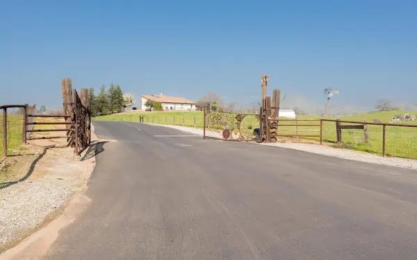 0 Oak Knoll LN, Clovis, CA 93619