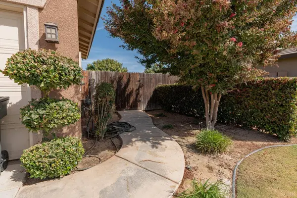 10606 Bremgarten CT, Bakersfield, CA 93314