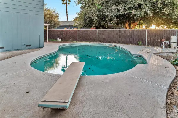 49 Vine ST, Lemoore, CA 93245