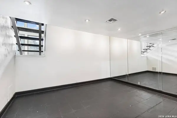 3102 Eisenhauer Rd UNIT A8, San Antonio, TX 78209