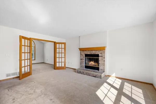 952 Moonlight DR, Saint Paul, MN 55125