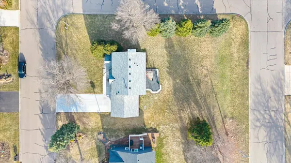 952 Moonlight DR, Saint Paul, MN 55125
