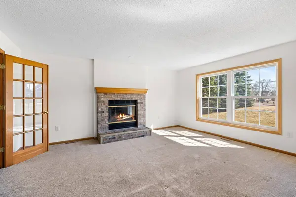 952A Moonlight Dr #1, Woodbury, MN 55125