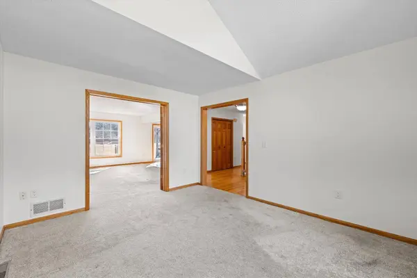 952A Moonlight Dr #1, Woodbury, MN 55125
