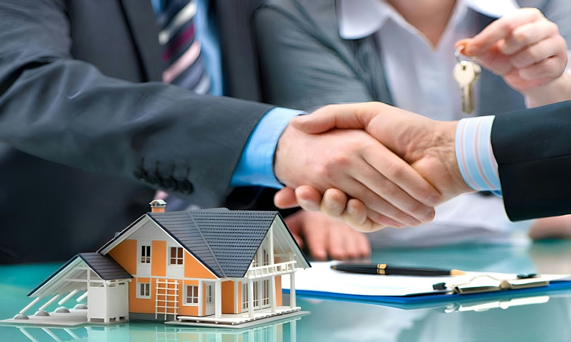 Real estate agent helping a homebuyer purchase a home in Las Vegas