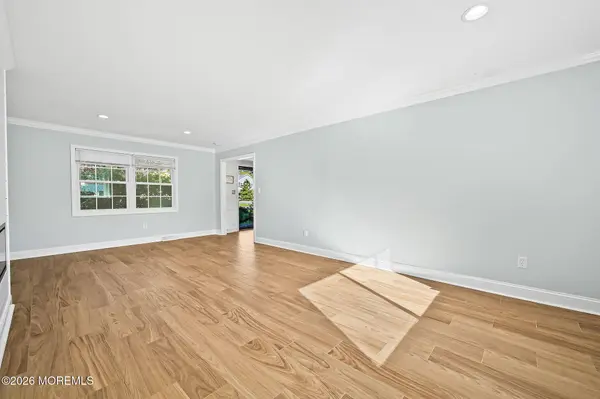 12 Tanglewood Road, Middletown, NJ 07748