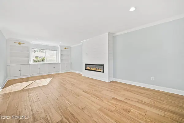 12 Tanglewood Road, Middletown, NJ 07748