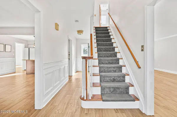 12 Tanglewood Road, Middletown, NJ 07748
