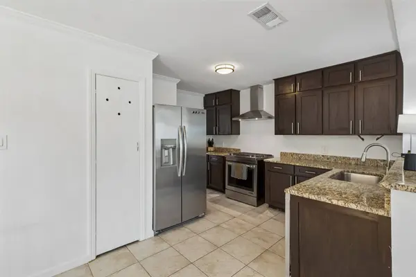 714 NW 6th ST, Grand Prairie, TX 75050