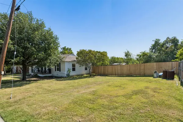 714 NW 6th ST, Grand Prairie, TX 75050