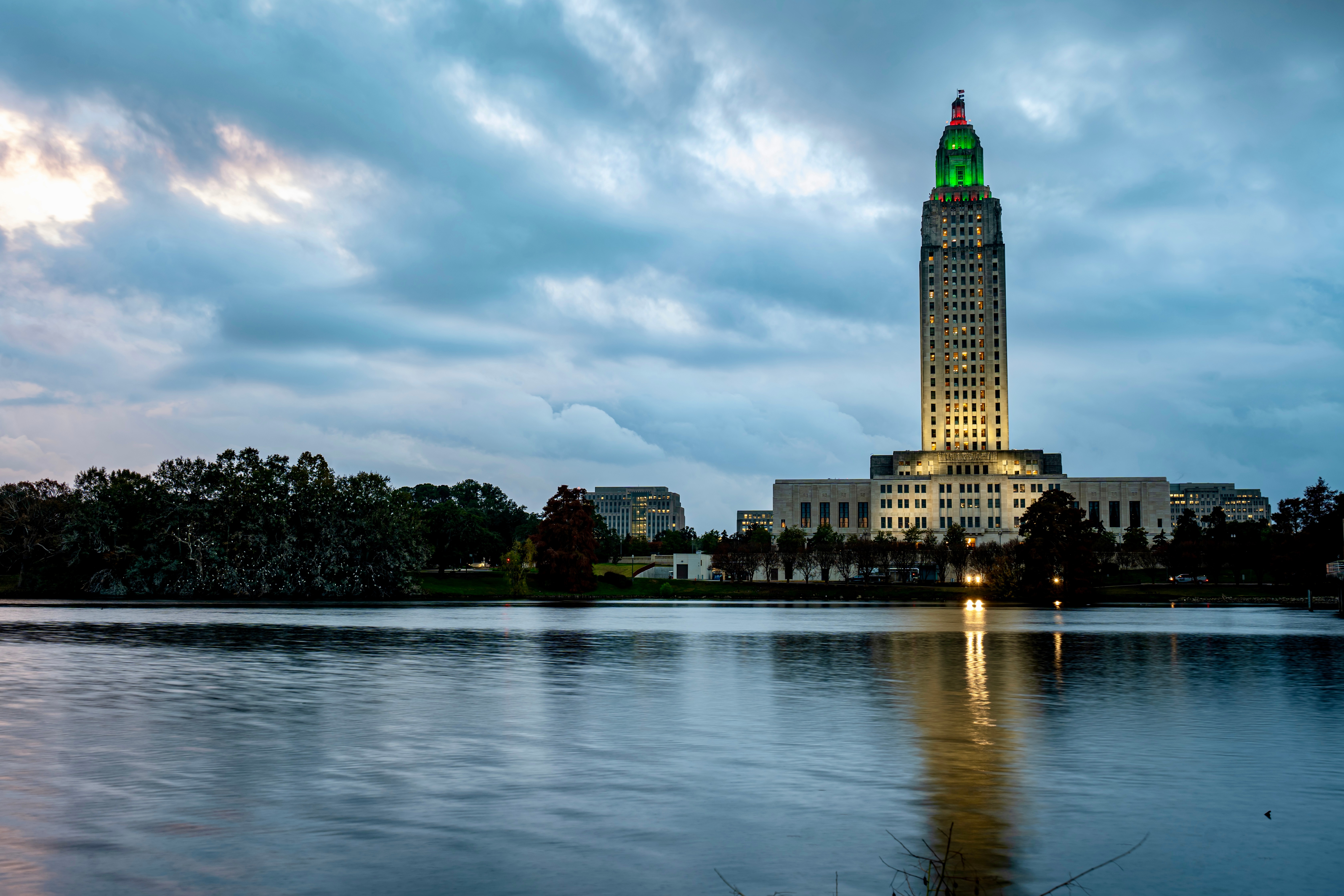 The Louisiana State Capitol tower in Baton Rouge at dusk