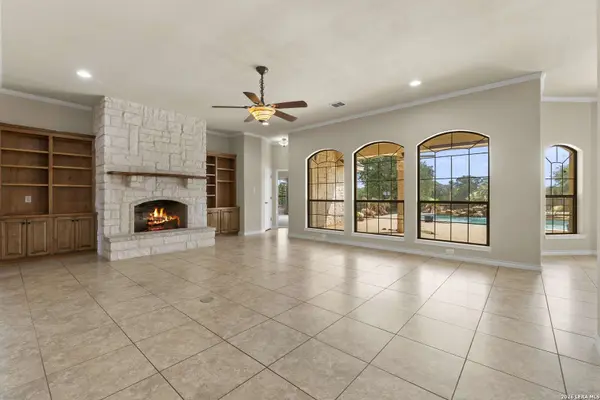 140 Legacy Trail Dr, La Vernia, TX 78121