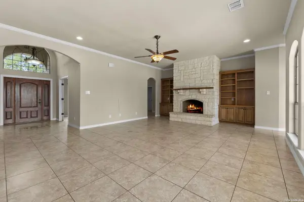 140 Legacy Trail Dr, La Vernia, TX 78121