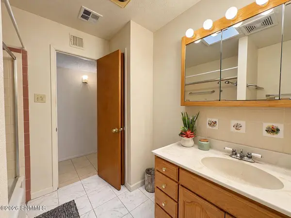 2050 Enzie DR, Las Cruces, NM 88001