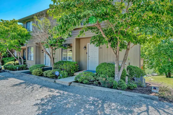 401 Harbor Ridge Dr, Goodview, VA 24095-2307