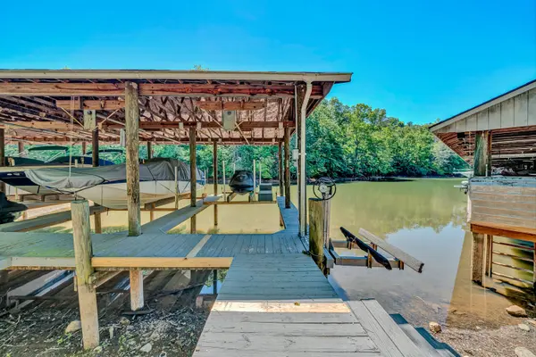 401 Harbor Ridge Dr, Goodview, VA 24095-2307