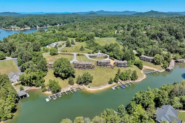 401 Harbor Ridge Dr, Goodview, VA 24095-2307