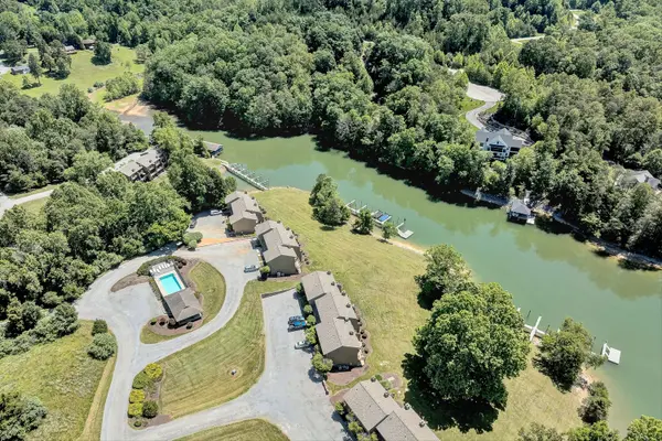 401 Harbor Ridge Dr, Goodview, VA 24095-2307