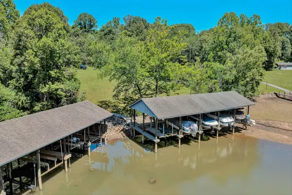 401 Harbor Ridge Dr, Goodview, VA 24095-2307