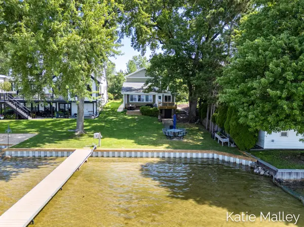 7353 Davies NE Drive, Rockford, MI 49341