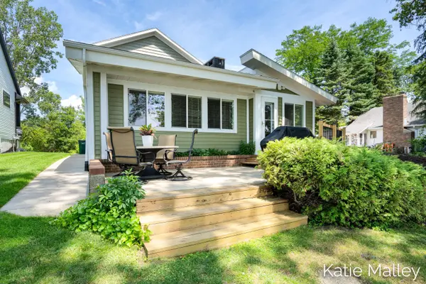 7353 Davies NE Drive, Rockford, MI 49341