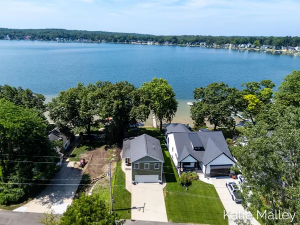 7353 Davies NE Drive, Rockford, MI 49341