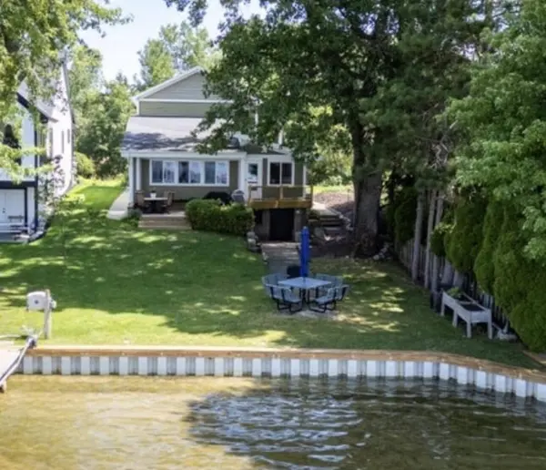 7353 Davies NE Drive, Rockford, MI 49341