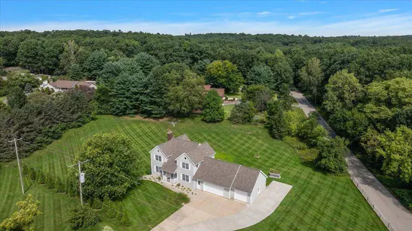 1977 Post NE Drive, Belmont, MI 49306