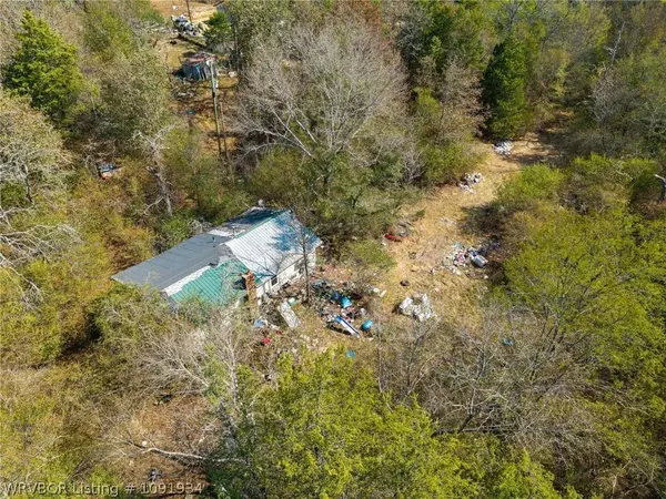 9915 Lucian Wood RD, Cedarville, AR 72932