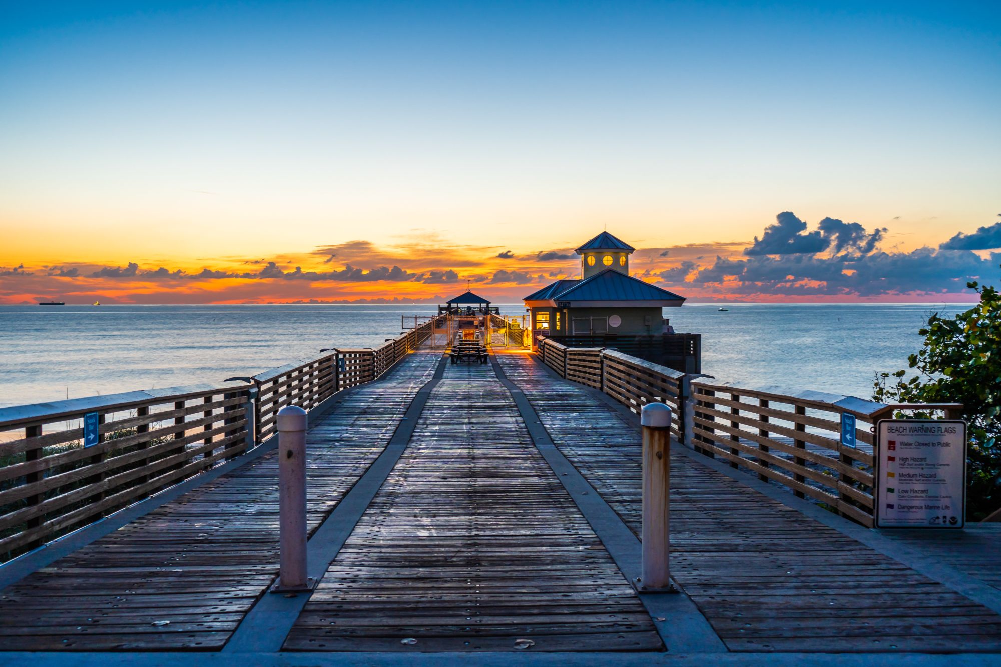 Oceanfront scenery representing the Juno Beach Pier experience