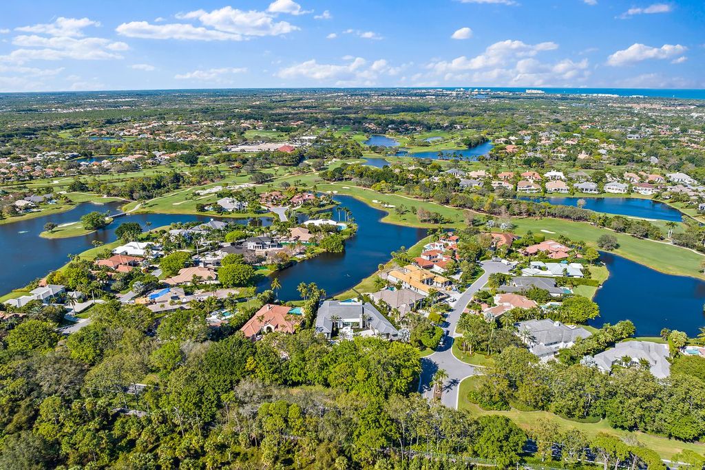 Golf course landscape representing the Frenchman's Creek golf lifestyle in Palm Beach Gardens Florida