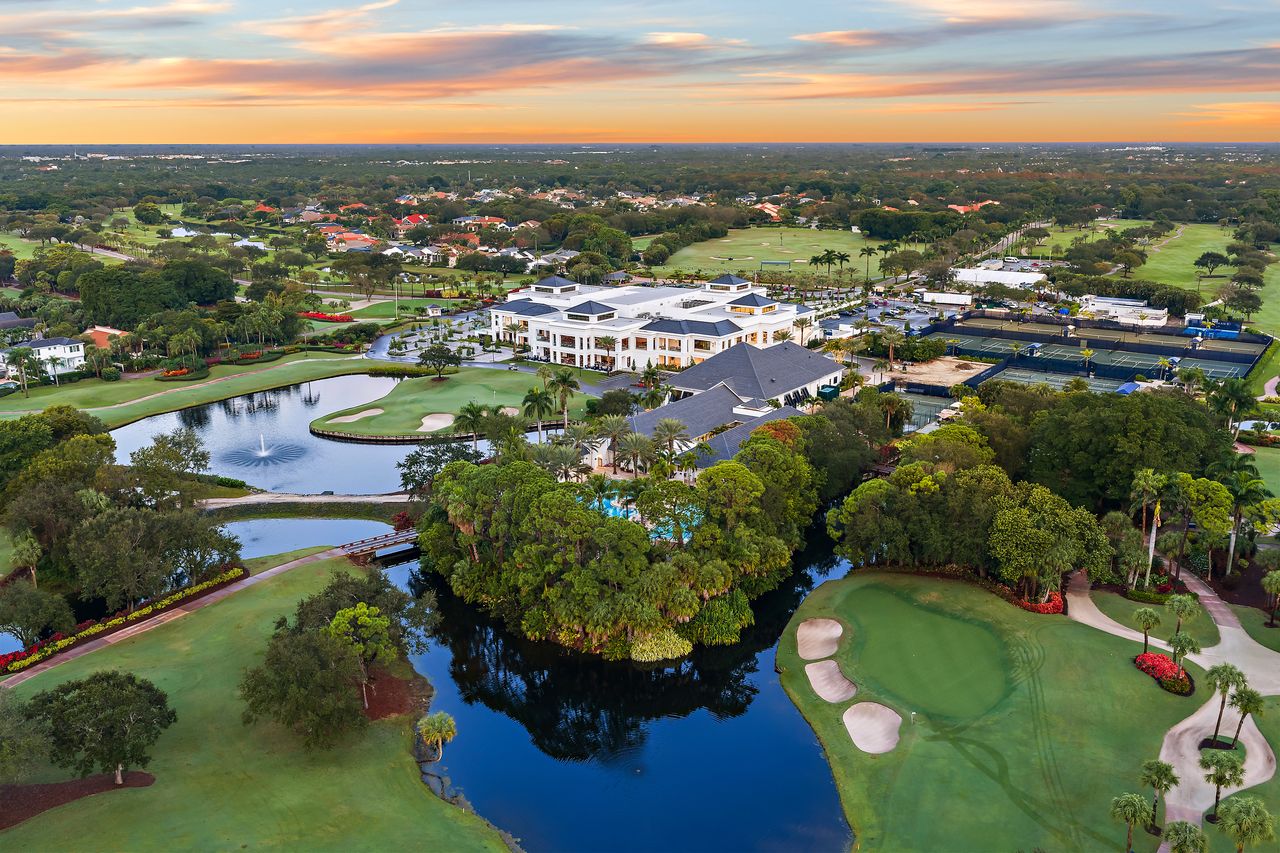Lakefront residence and tropical landscaping in Frenchman's Creek